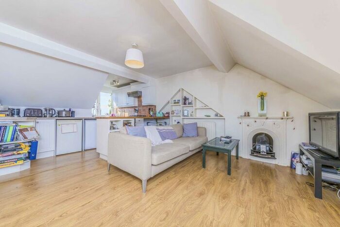 1 Bedroom Flat To Rent In Lucien Road, London SW17