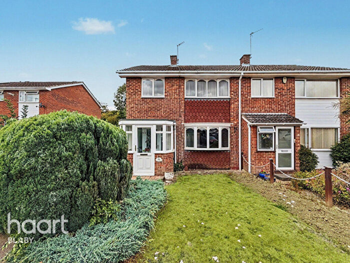 3 Bedroom Semi-Detached House For Sale In Greenfields, Leicester, LE8