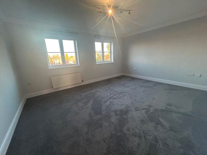2 Bedroom Flat To Rent In Sunbury, Null, TW15