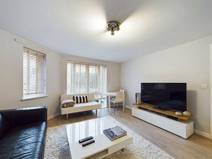 1 Bedroom Flat To Rent In Park View, Grenfell Road, Maidenhead, Berkshire, SL6