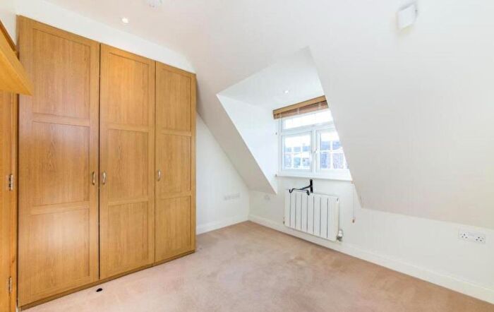 2 Bedroom Apartment To Rent In Beechcroft Avenue, Golders Green, London, NW11