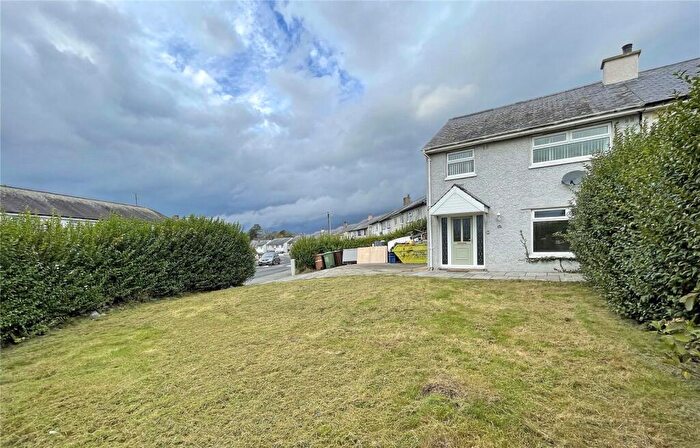 3 Bedroom Semi-Detached House For Sale In Cae Mur, Caernarfon, Gwynedd, LL55