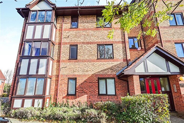 1 Bedroom Flat To Rent In Varsity Drive, Twickenham, TW1