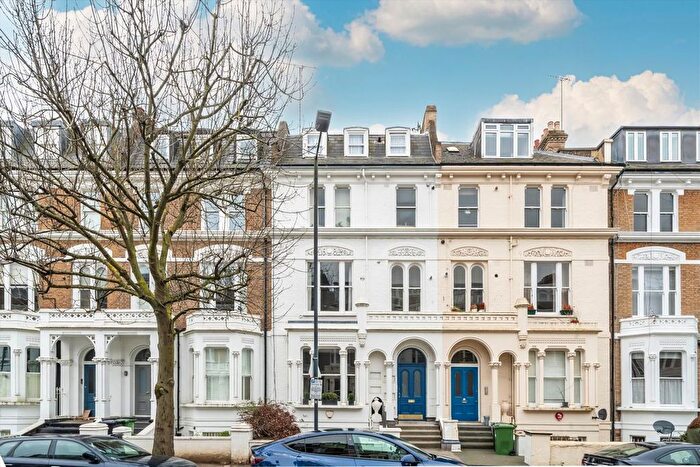 2 Bedroom Flat To Rent In Sinclair Road, London, W14