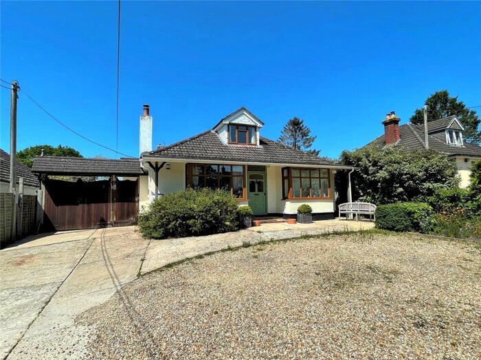 4 Bedroom Detached House For Sale In Alderholt Road, Sandleheath, Fordingbridge, Hampshire, SP6