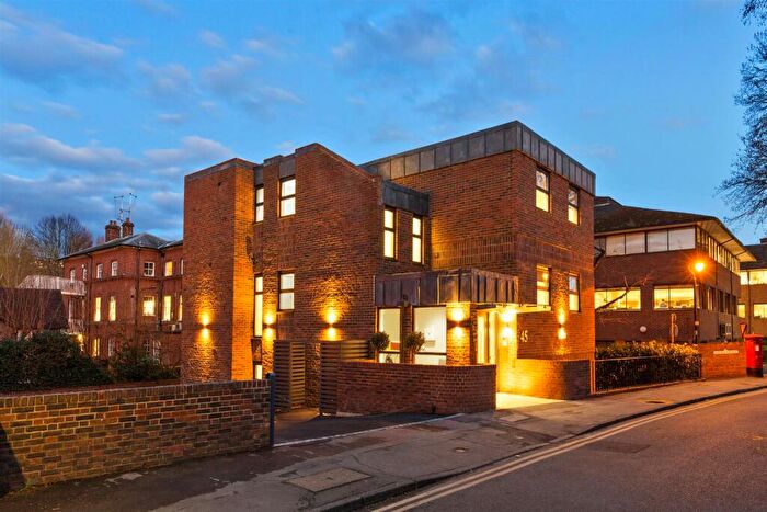 2 Bedroom Flat To Rent In Bury Fields, Guildford, GU2