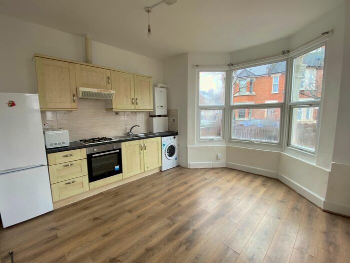 1 Bedroom Flat To Rent In William Street, Leyton, London, E10