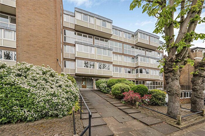 2 Bedroom Flat For Sale In Ridgway, Richmond, TW10