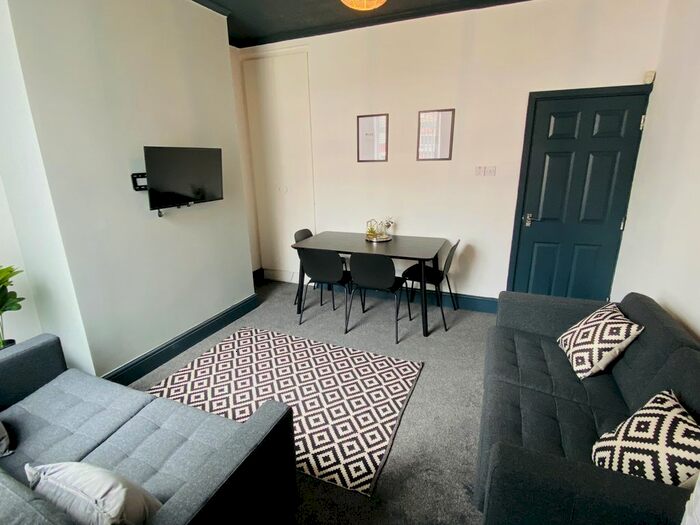 6 Bedroom Terraced House To Rent In Romer Road, Liverpool, L6