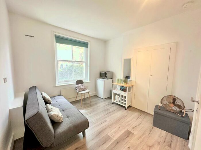 Studio To Rent In Hamilton Gardens, London, NW8