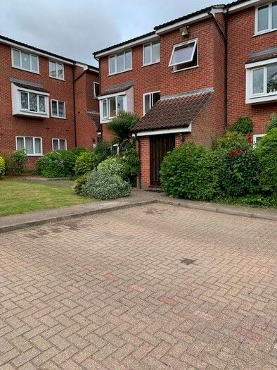 Studio To Rent In Cambridge Gardens, Muswell Hill, London, N10