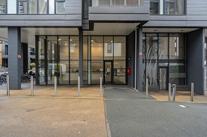 2 Bedroom Apartment For Sale In Taylor Place, London, E3