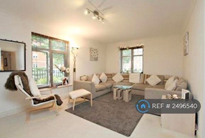 2 Bedroom Flat To Rent In Masters Court, Romford, RM2