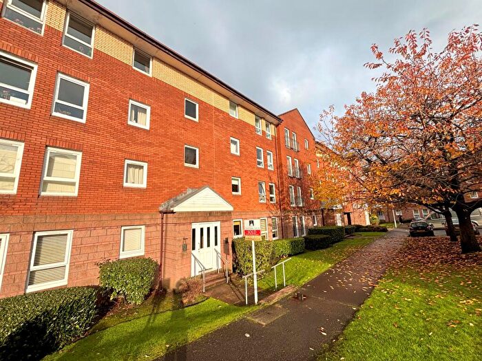 2 Bedroom Flat To Rent In Greenholme Street, Cathcart, G44