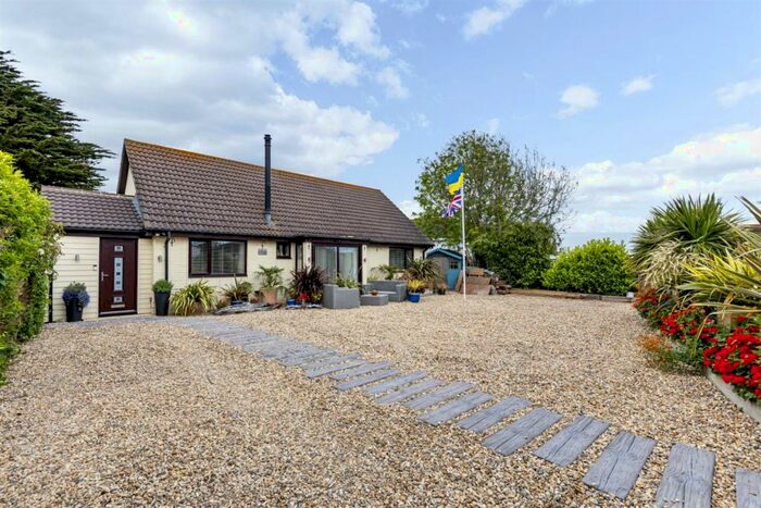 3 Bedroom Detached Bungalow For Sale In Park Lane, Selsey, PO20