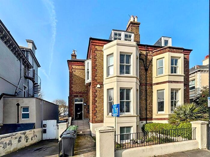 1 Bedroom Flat To Rent In Lismore Road, Eastbourne, BN21