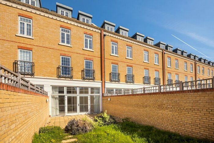 6 Bedroom Terraced House To Rent In Upper Richmond Road, London, SW15