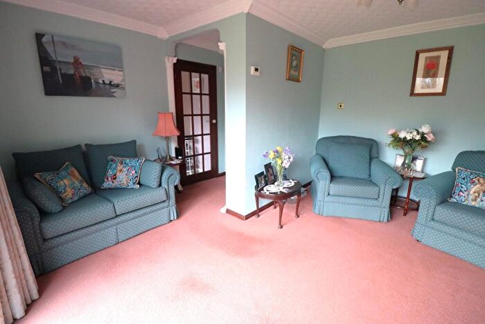 3 Bedroom Semi-Detached House For Sale In Wren Close, Leigh-on-Sea, SS9