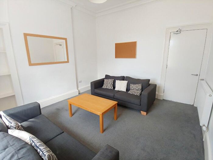 5 Bedroom Flat To Rent In West Preston Street, Edinburgh, EH8