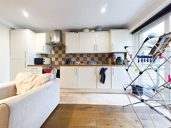 2 Bedroom Flat To Rent In Clarence Square, Brighton, BN1