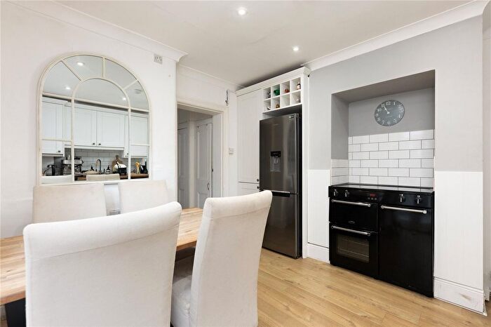 2 Bedroom Maisonette For Sale In Silverthorne Road, London, SW8