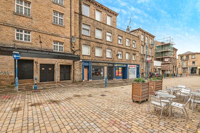 1 Bedroom Flat For Sale In Byram Street, Huddersfield, HD1