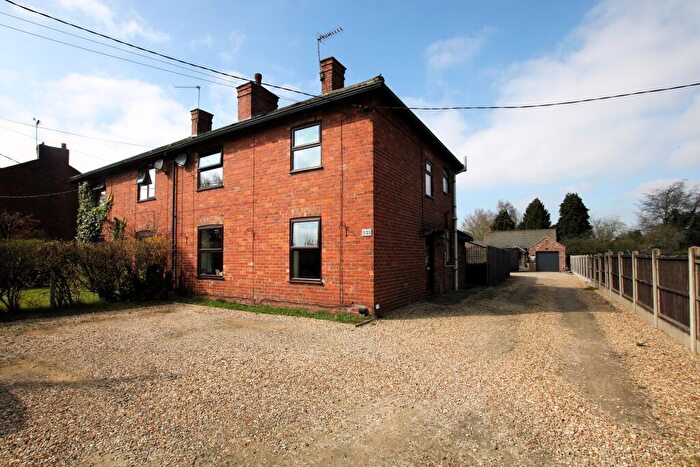 3 Bedroom Semi-Detached House For Sale In Newark Road, North Hykeham, LN6