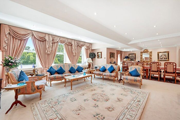 4 Bedroom Flat For Sale In Lancaster Gate, London, W2