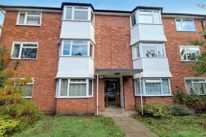 2 Bedroom Flat To Rent In Kingswood Close, Surbiton, KT6