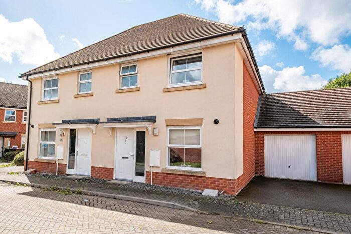 3 Bedroom Semi-Detached House For Sale In Vetch Way, Andover, SP11
