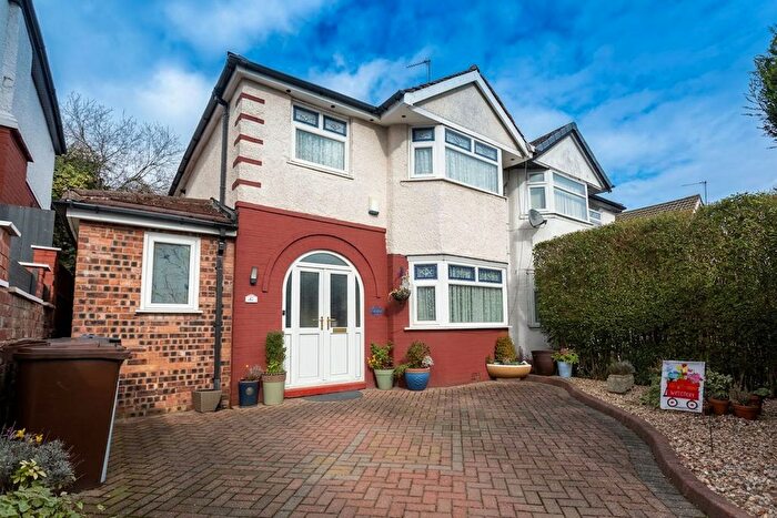 3 Bedroom Semi Detached House For Sale In Windsor Road, Prestwich, M25