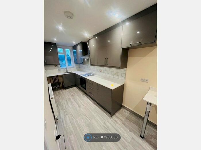 4 Bedroom Flat To Rent In Allenby Road, Southall, UB1