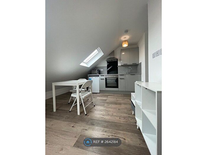 Studio To Rent In Grenoble Gardens, London, N13