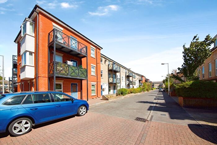 1 Bedroom Flat For Sale In Glandford Way, Chadwell Heath, Romford, RM6