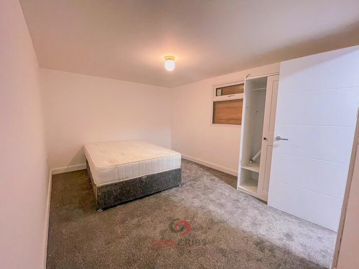 1 Bedroom Flat To Rent In Shoreditch High Street, London, E1