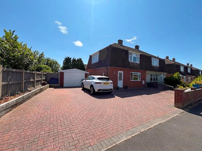 3 Bedroom Semi Detached House For Sale In Waverley Gardens, Melksham, SN12