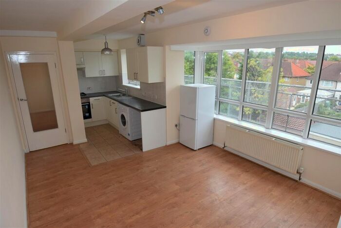 2 Bedroom Flat To Rent In Greenford Road, Greenford UB6