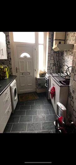 2 Bedroom Flat To Rent In Manchester Road, Bradford, BD5