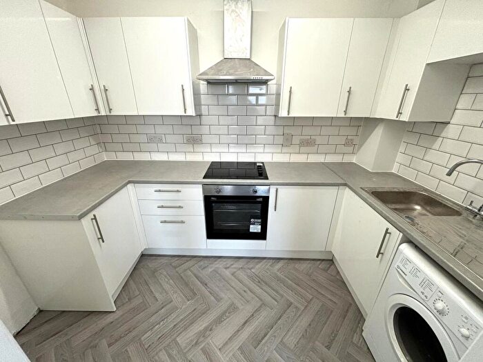 2 Bedroom Flat To Rent In Clarence Parade, Southsea, Portsmouth, PO5