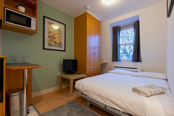 Studio To Rent In Penywern Road, London, SW5