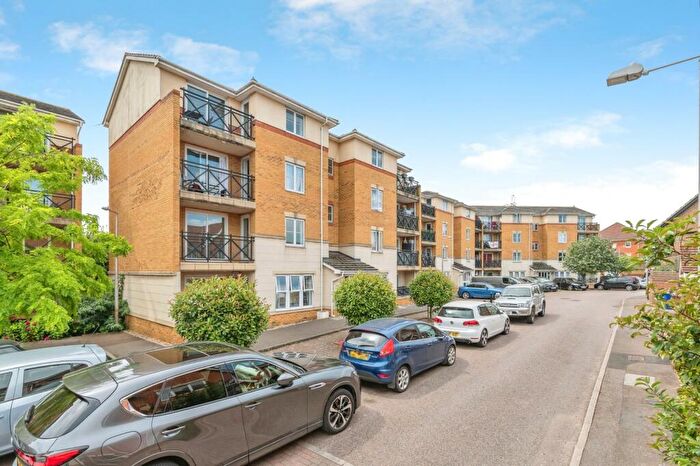 2 Bedroom Flat For Sale In Sewell Close, Chafford Hundred, Grays, Essex, RM16