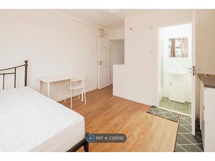 Studio To Rent In Coburg Crescent, London, SW2