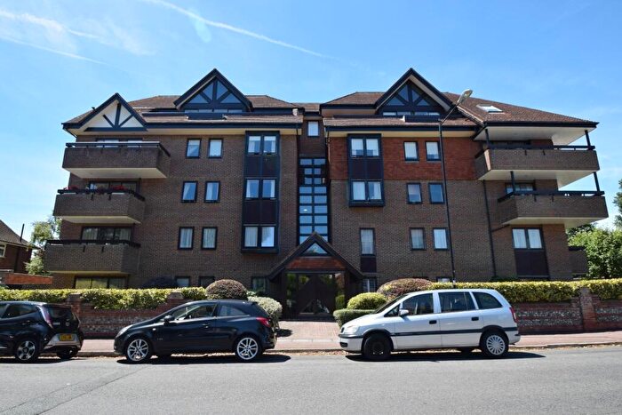 3 Bedroom Flat For Sale In Lower Meads, BN20