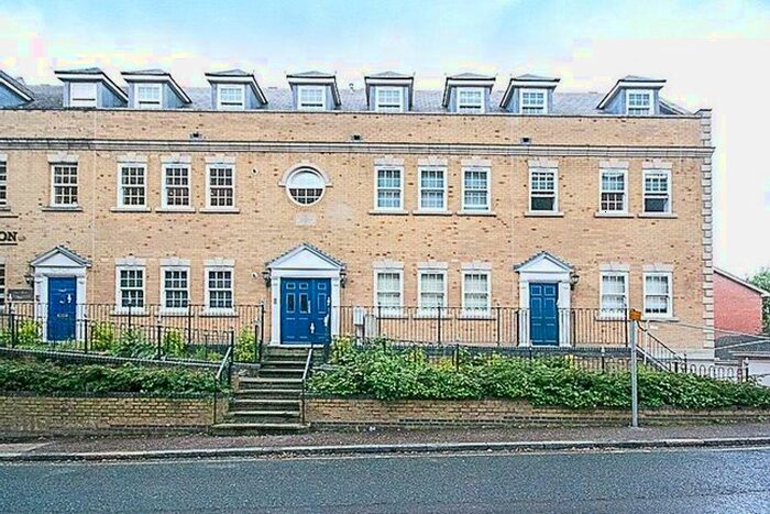 2 Bedroom Flat To Rent In Crown Street, Brentwood, CM14