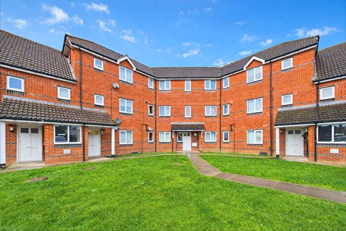 2 Bedroom Flat For Sale In Northumberland Avenue, Reading, Berkshire, RG2
