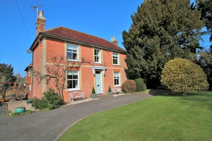 4 Bedroom Detached House For Sale In Lower Rd, Woodchurch, TN26