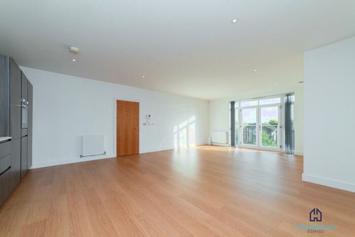 2 Bedroom Apartment To Rent In Station Road, EN6