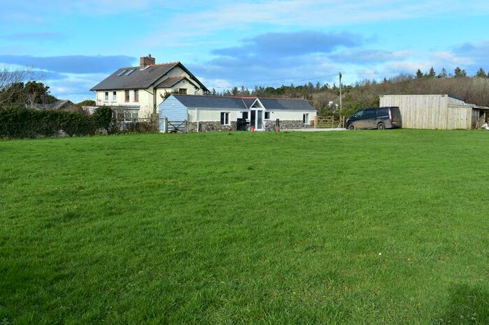 5 Bedroom Semi-Detached House For Sale In Magor Hill, Magor Downs, Camborne, Cornwall, TR14