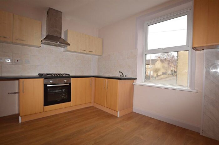 2 Bedroom Flat To Rent In Victoria Street, Cleckheaton, BD19