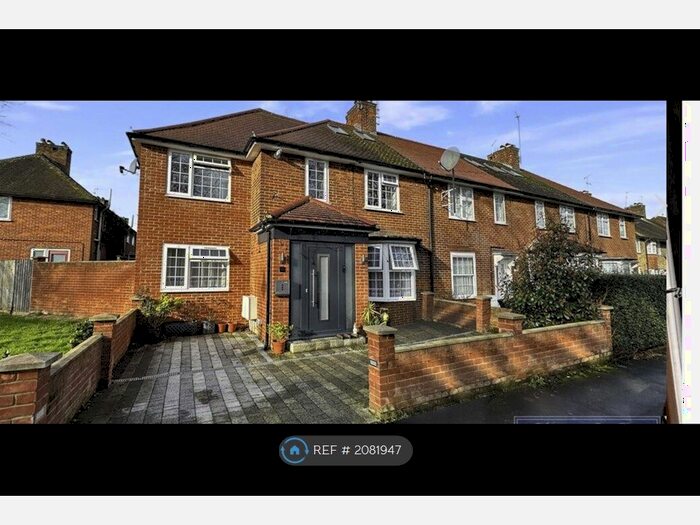 3 Bedroom Flat To Rent In Cuckoo Avenue, London, W7